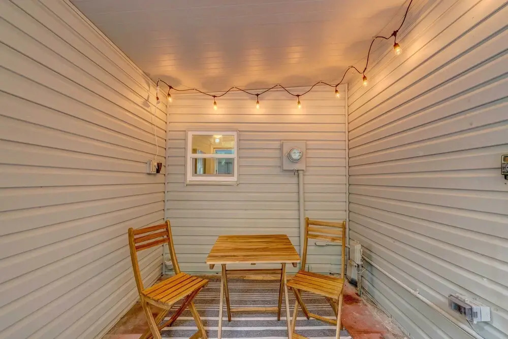 Peaceful Lady Lake Home w/ Screened-in Porch!