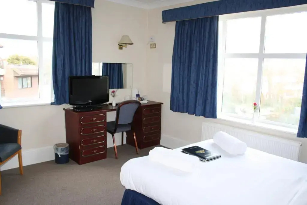 Uno Thames Hotel Maidenhead -Reopened Brand New Again -FREE PARKING
