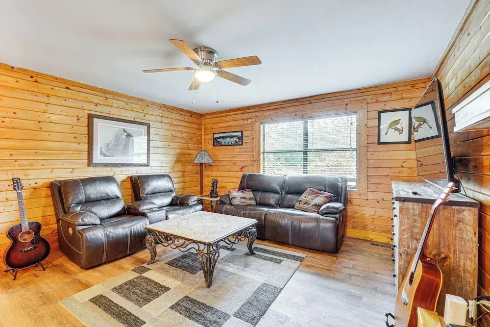 Sevierville Home w/ Hot Tub: 3 Mi to Natl Park