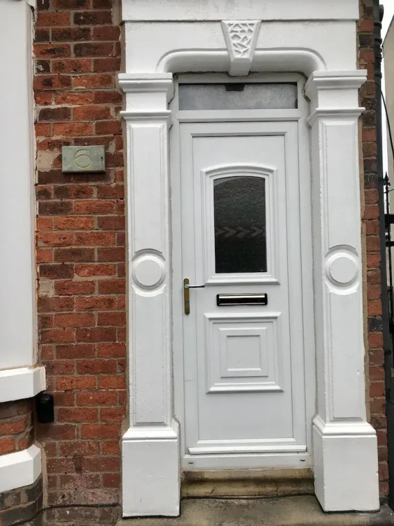 3 Bedroom House Close to M6 & M55