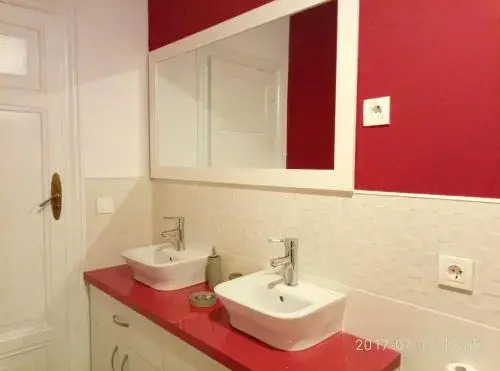 RUA NOVA APARTMENT, 3 Dormitorios, PS4 y Netflix, a 200m Catedral