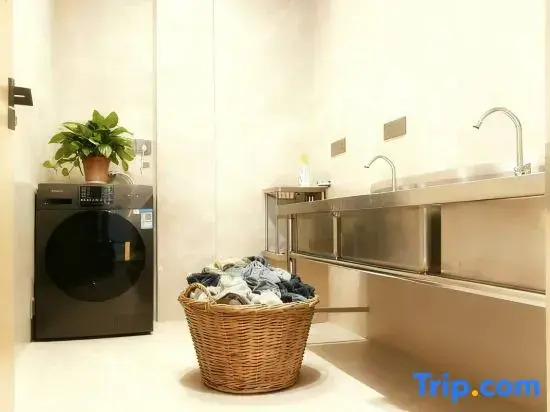 Linhua Courtyard Hotel (Dalian Xinghai Square Convention Center Subway Station)