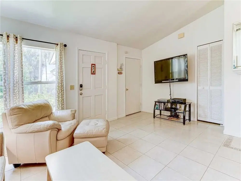 Mermaid Retreat, 2 Bedrooms, Canal Front, Sleeps 6
