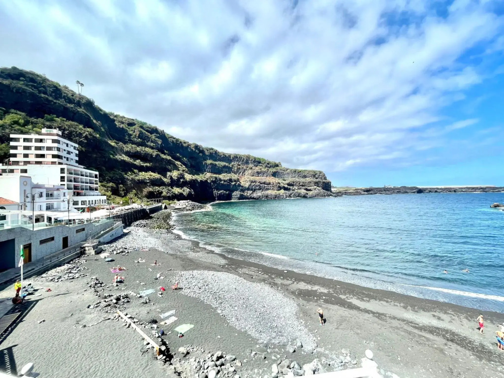 Studio with wonderful ocean view and WiFi