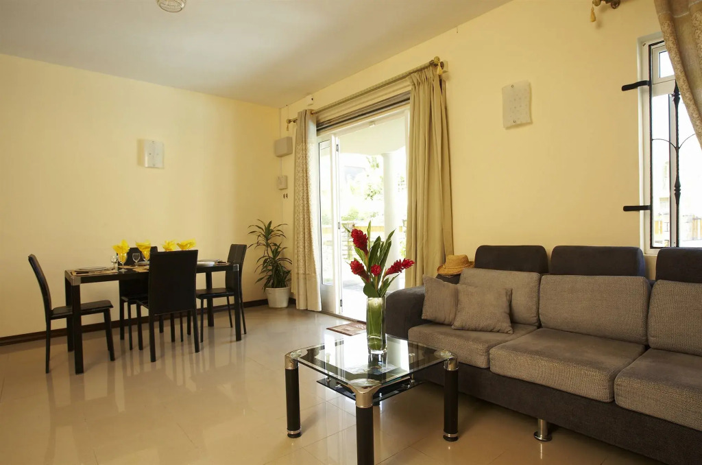Jet Villa - Amandier 2-Bedroom Apartment with Pool near Flic en Flac Beach