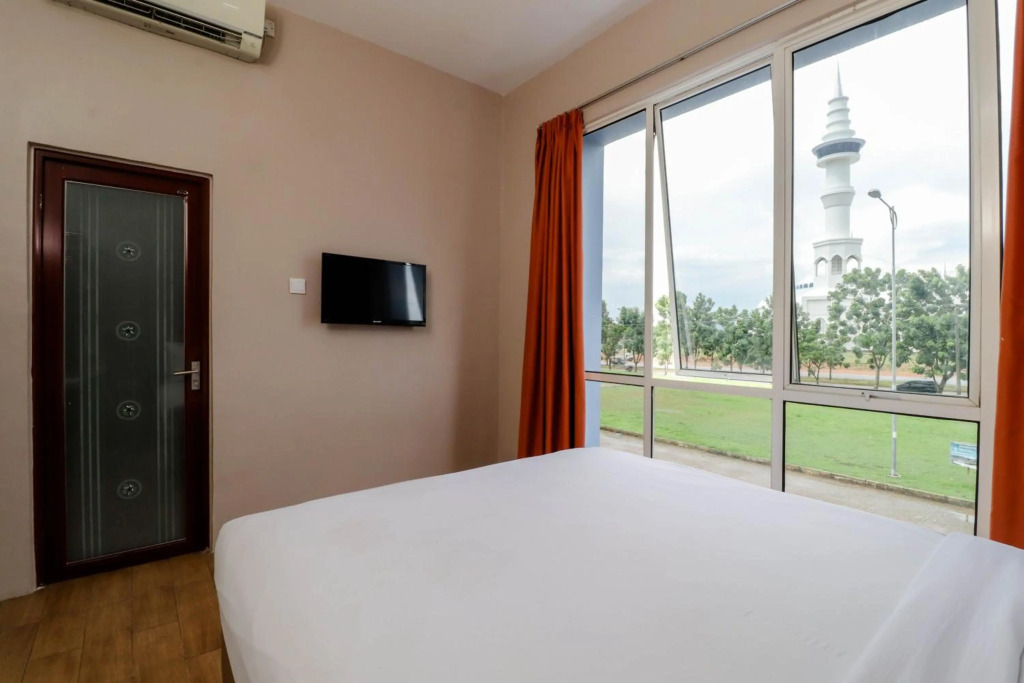 Blitz Hotel Batam Near Sultan Mahmud Riayat Shah