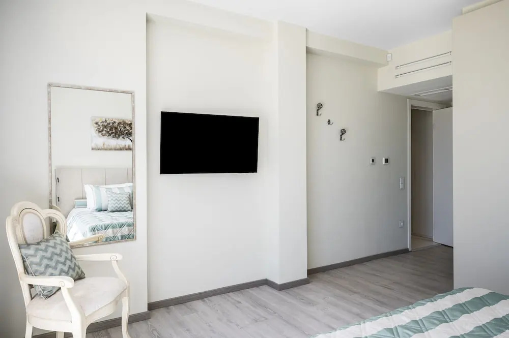 Villa Monte Leone by Konnect with Pool, Hot Tub, Spa Room & Stunning Seaview