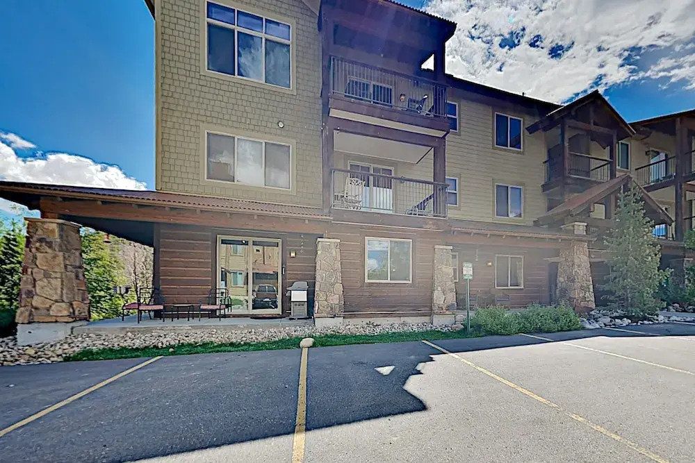 All-suite Main Street : Pool, Hot Tub & Gym 2 Bedroom Condo