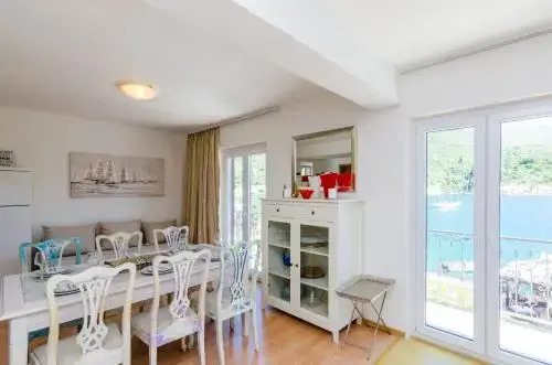 Five-Bedroom Apartment in Zaton Mali