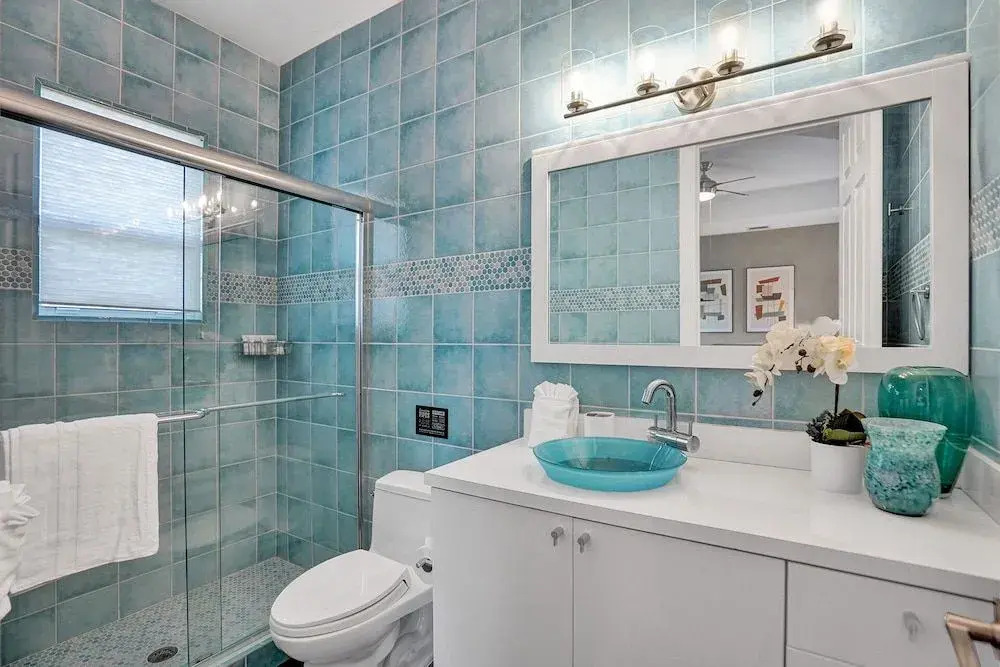Lavish 8 Br Estate with Pool & Courts