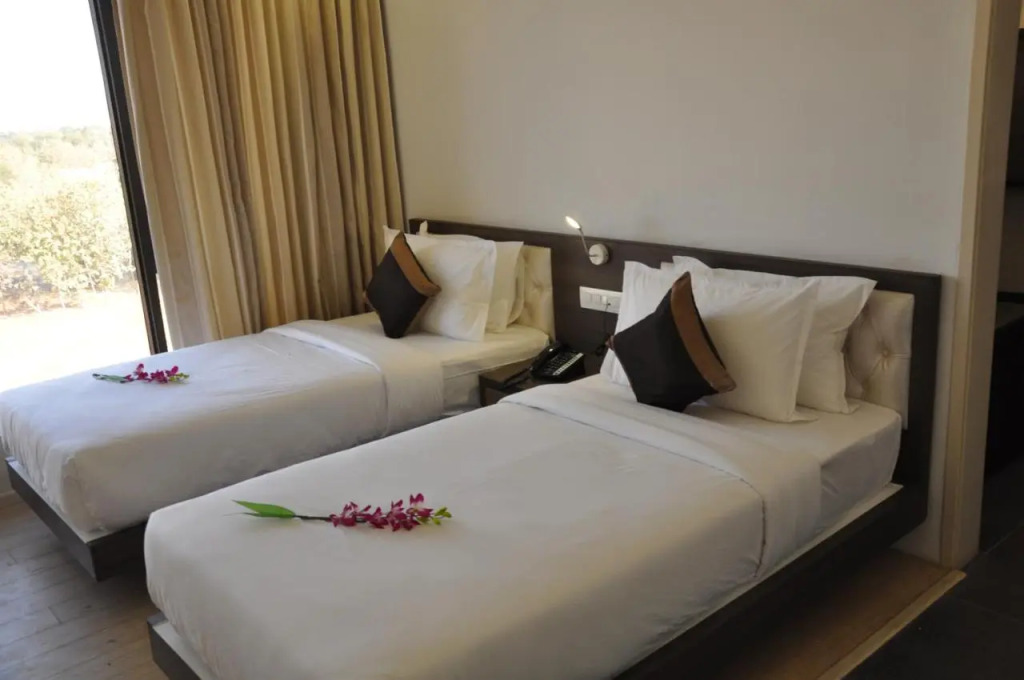 Pride Biznotel Manjusar Vadodara Near Sokhda Lake