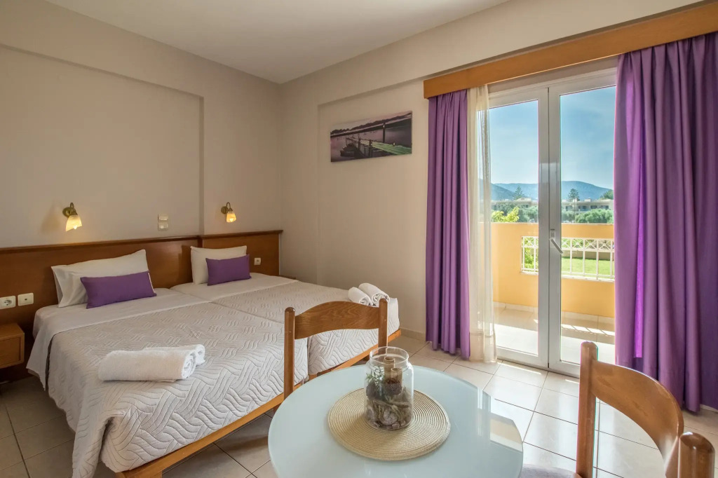 Danelis Studios & Apartments