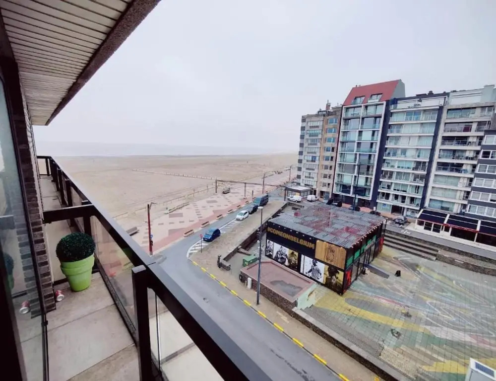 Apartment in Oostduinkerke With Sea View