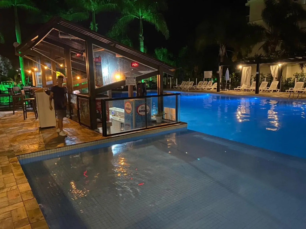 Beto Carrero, 2 Quartos, 1 vaga, Home Club Completo, Ar e Smart TV, Piscina, na quadra do mar