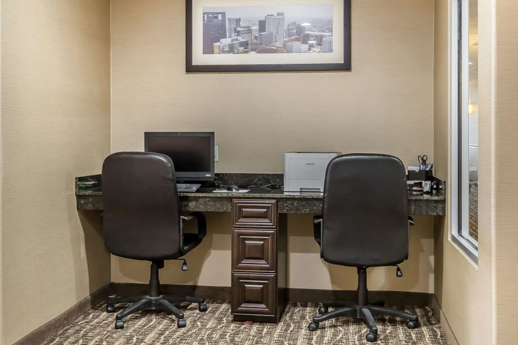 Comfort Suites Houston IAH Airport - Beltway 8
