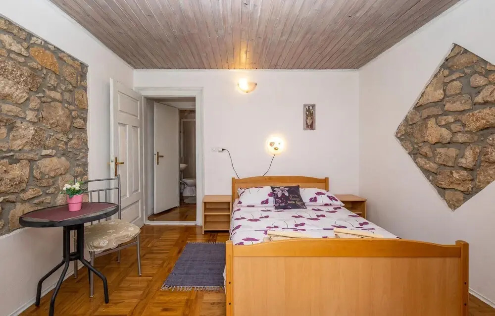 Stunning Home in Jadranovo With Wifi and 5 Bedrooms