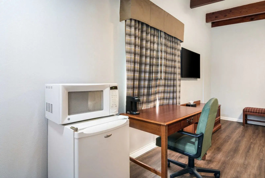 Quality Inn - On The Lake Clarksville-Boydton