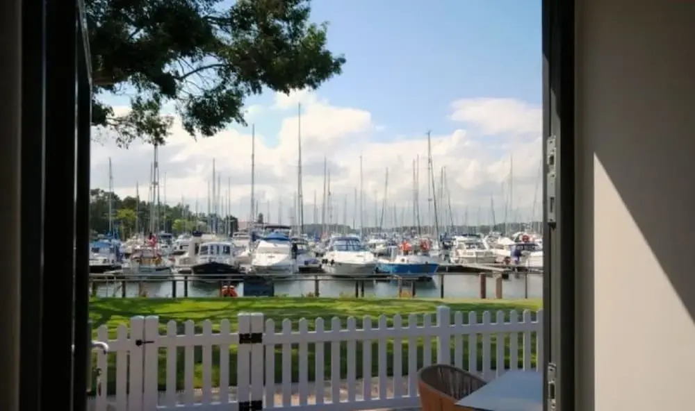 3 The Salterns, Chichester 402395