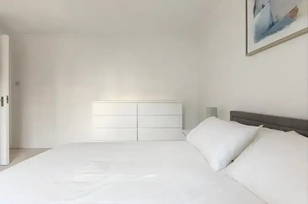 Spacious 1 bed Apartment With Parking & Balcony!