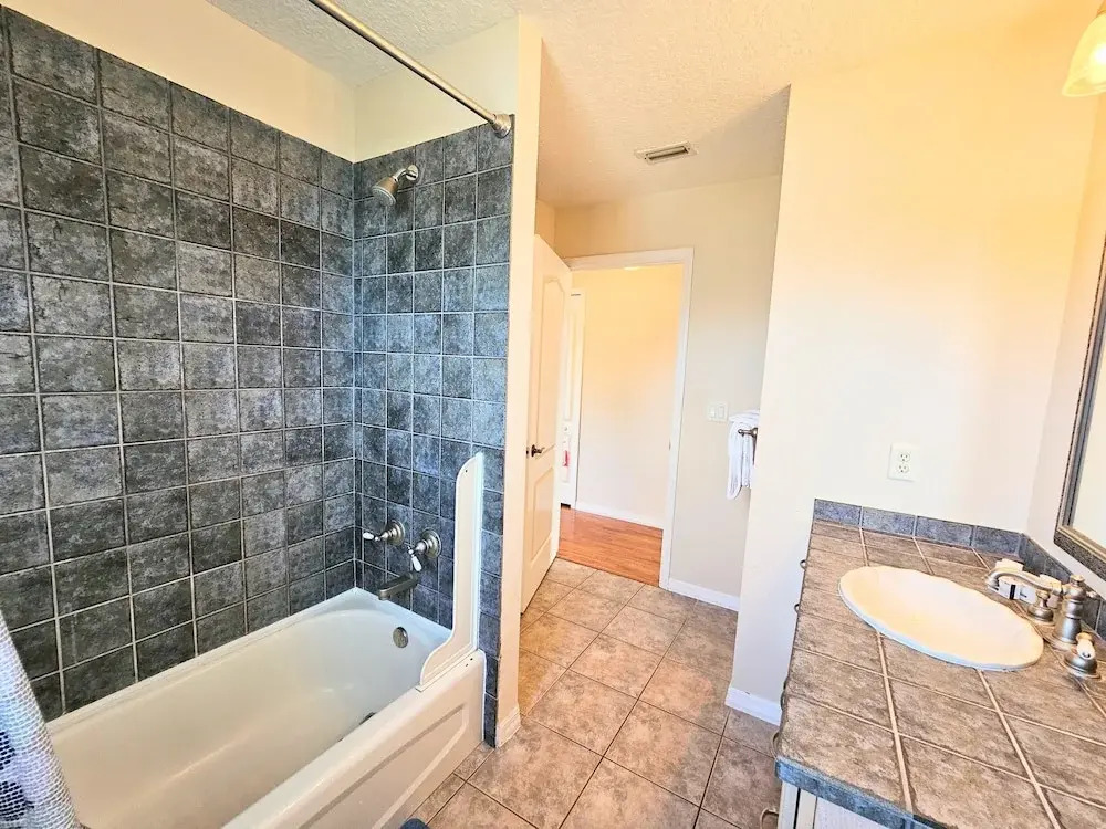 Coral Casa - Amazing Pool House Next to the Beach! 3 Min Walk! Awesome Pool!