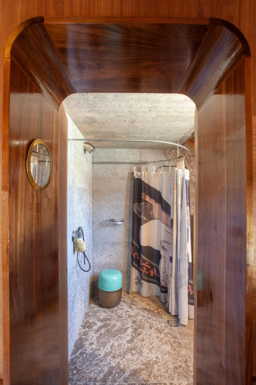 Vis à Vis