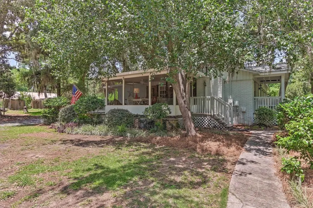 1 Mi to Old Town Bluffton: Home w/ Screened Porch