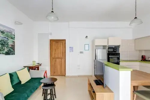TLV2RENT Unique Dizengof Apartment