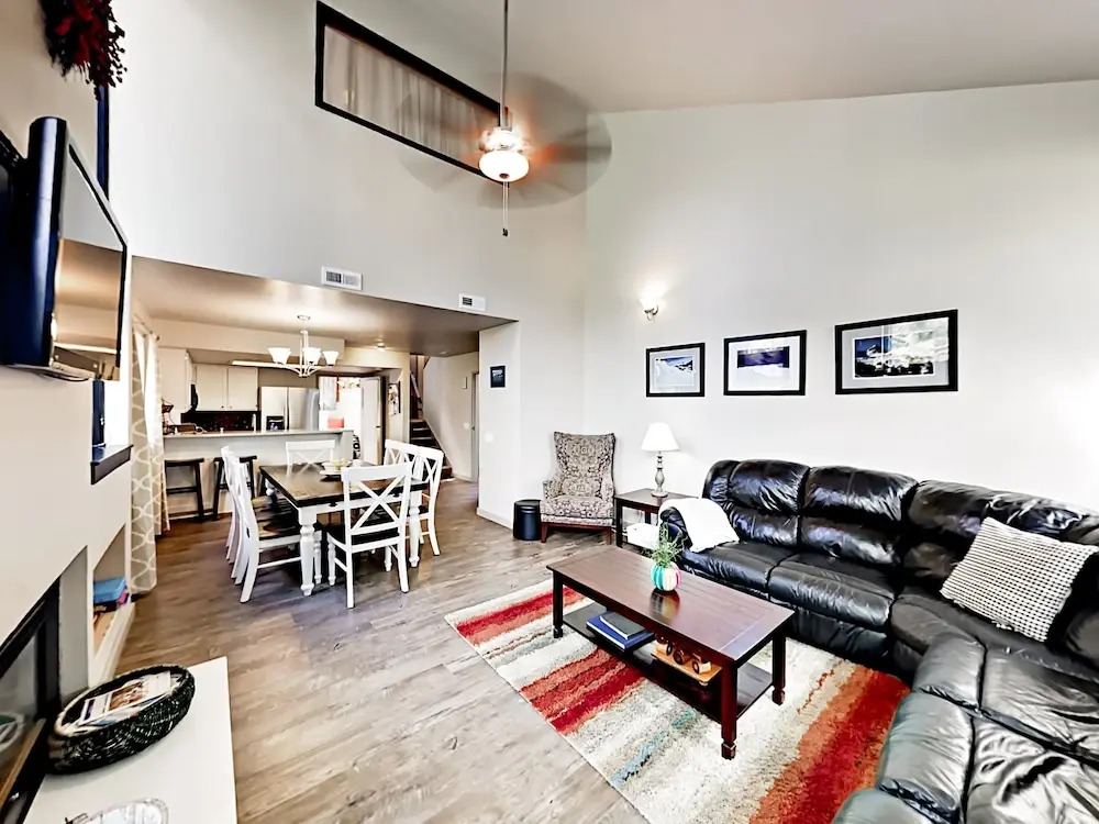 4BR 4BA Rustic Mountain Condo Park City by RedAwning