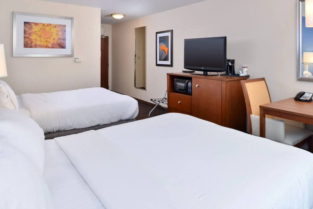 Holiday Inn Express & Suites Terre Haute by IHG