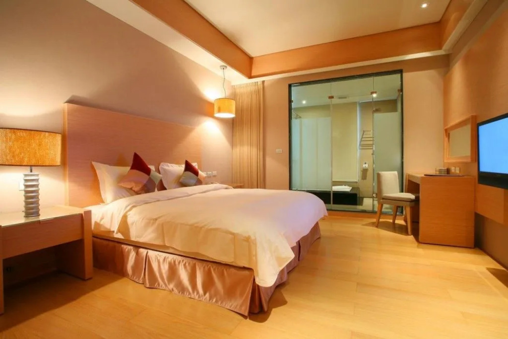 Crownshine Resort