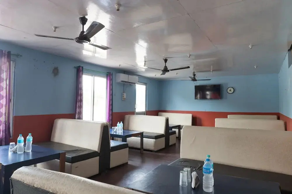 OYO 614 Subham Hotel