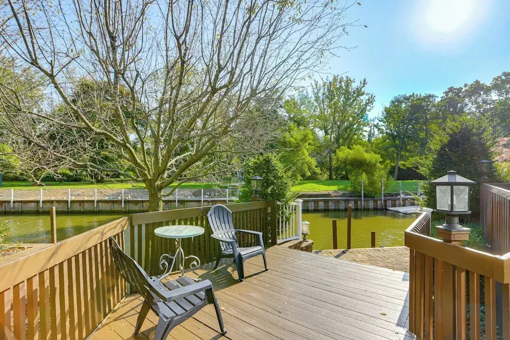 Vermilion River Home w/ Hot Tub & Private Dock