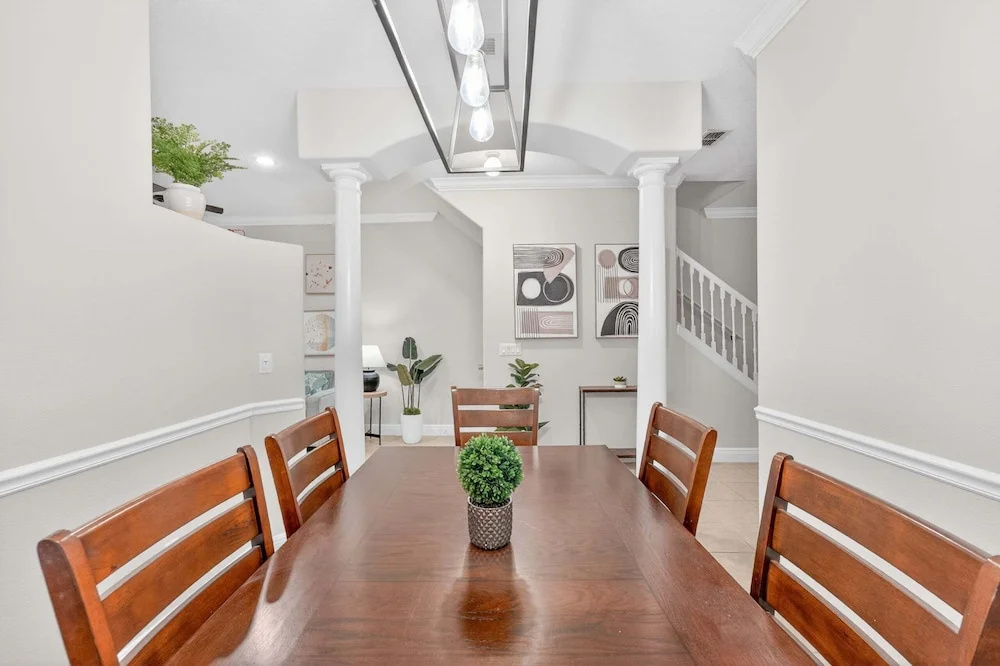 Cozy 3BR Townhome 5 Miles From Disney