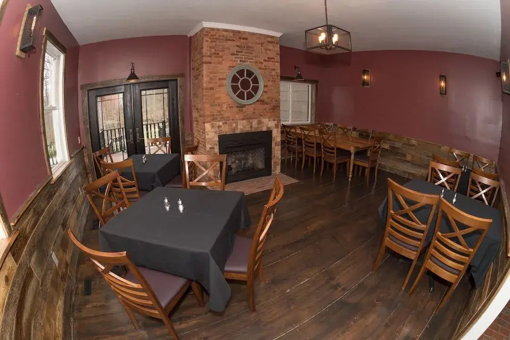 Creekside Inn