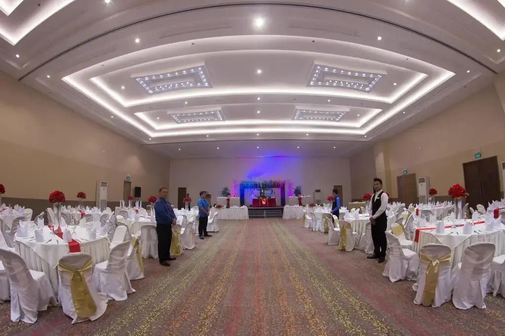 Golden Peak Hotel & Suites powered by Cocotel