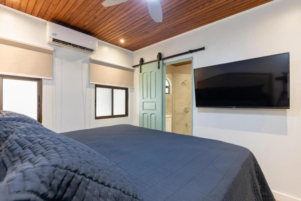 Flamingo Marina Cove 404- Oceanfront condo