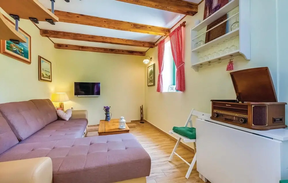Beautiful home in Polje w/ 2 Bedrooms