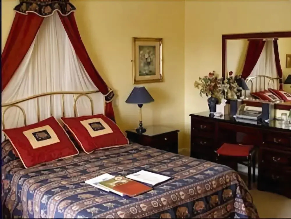 Cairnbaan Hotel