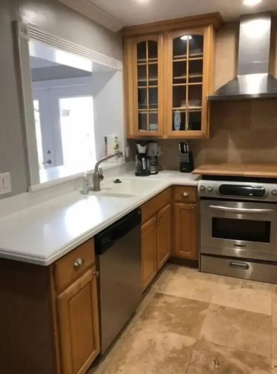 6151 Sandcrest · Next to Universal. Pool Sleep 9. Walk to Park
