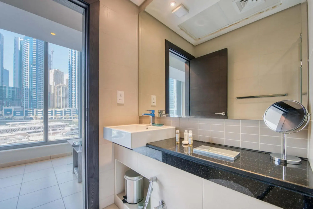 Luxury Apt w Private Jacuzzi Overlooking the Water