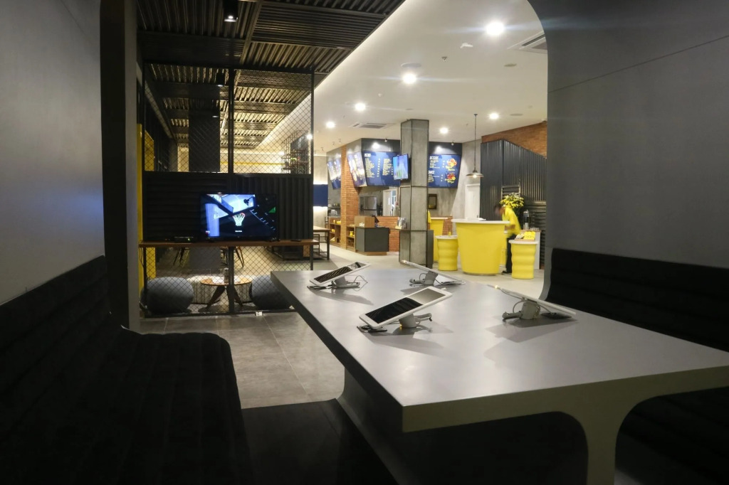 YELLO Hotel Manggarai Jakarta