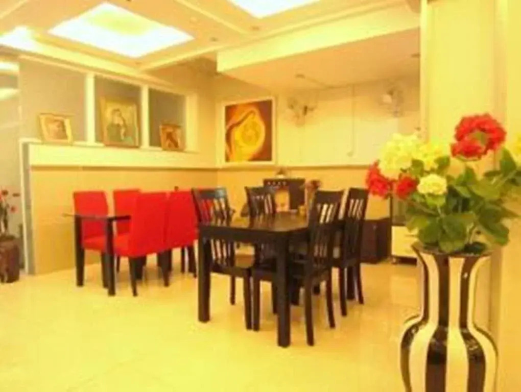 Gold Lion Hotel