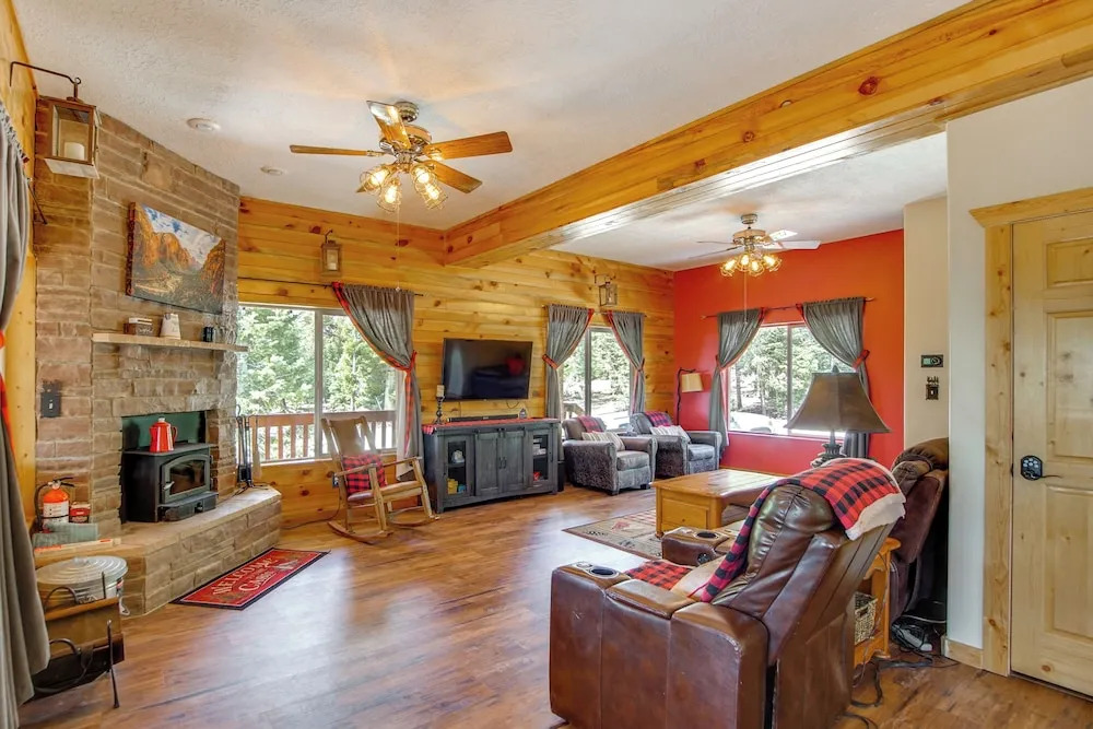 Duck Creek Village Cabin Near National Forest