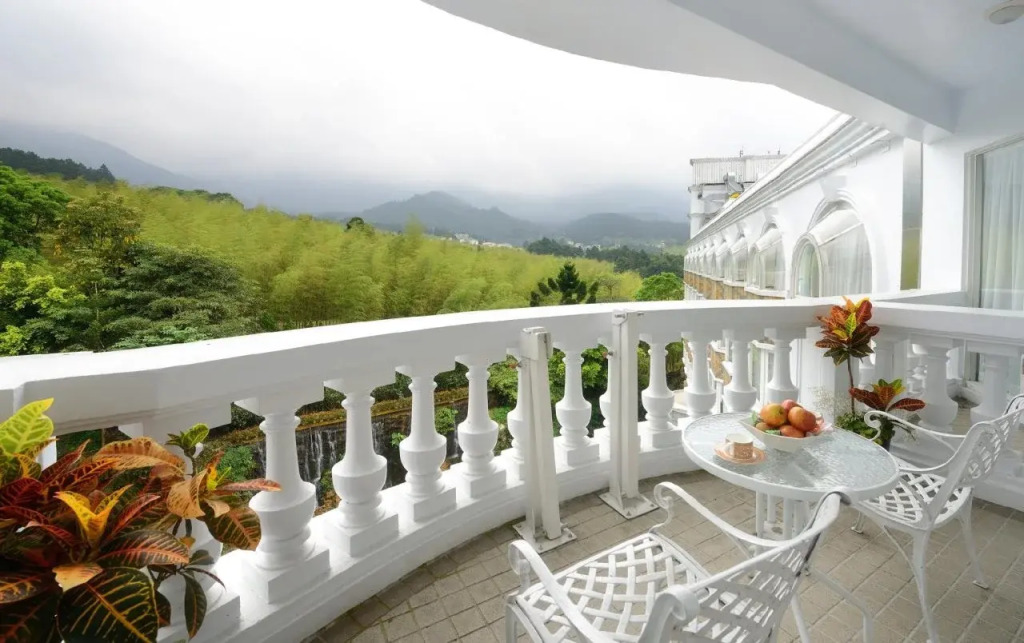 Le Midi Hotel Chitou