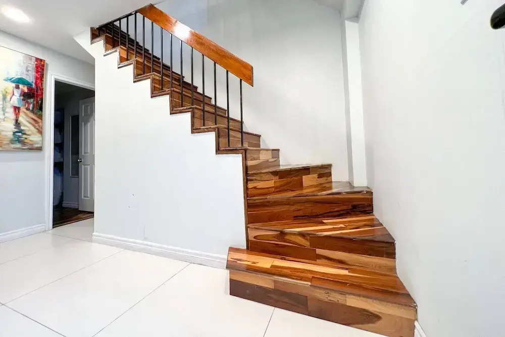 Chic Townhome With Garage Dt Mtl