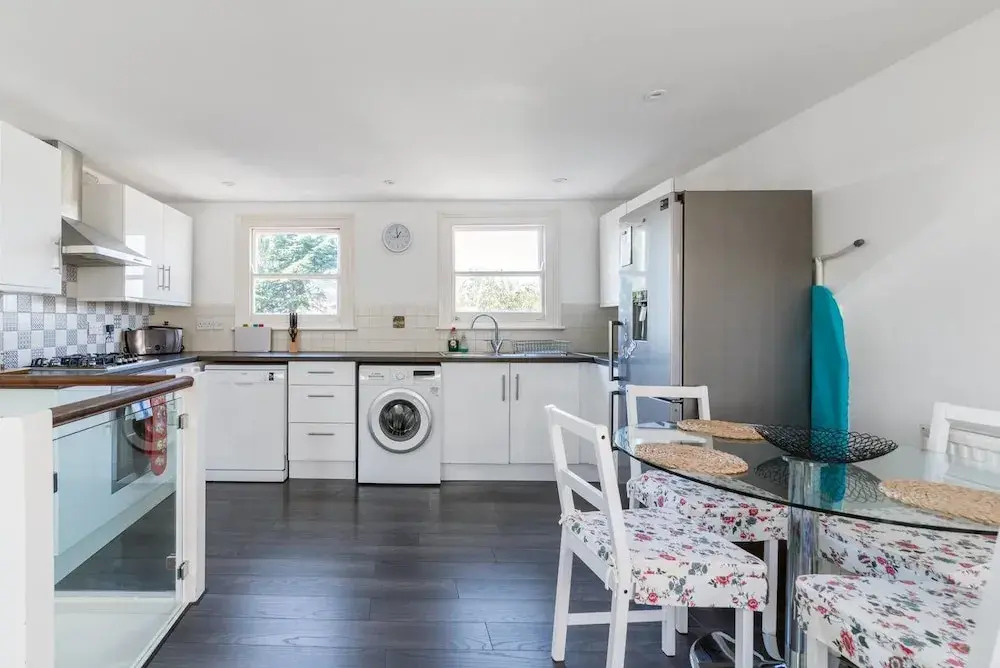 Beautiful 2 Bedroom Family Home