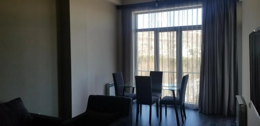 Areg's house, warm apartment in Kechi house