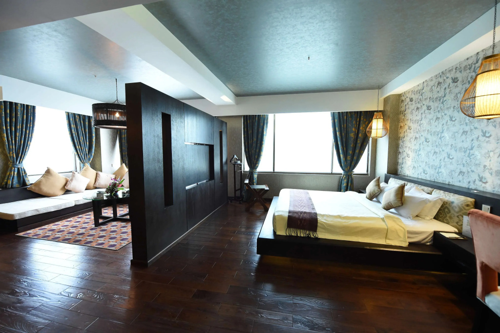 Rose Garden Hotel