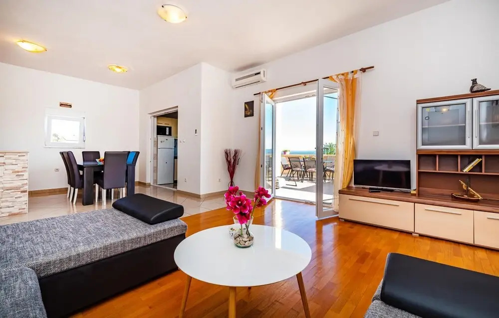 Stunning Home in Maslenica With Wifi and 3 Bedrooms