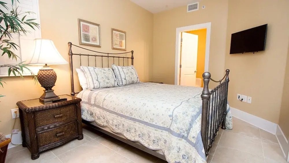 Four Bedroom Condo, Spacious Balcony Overlooking Gulf - Unit Crc1210